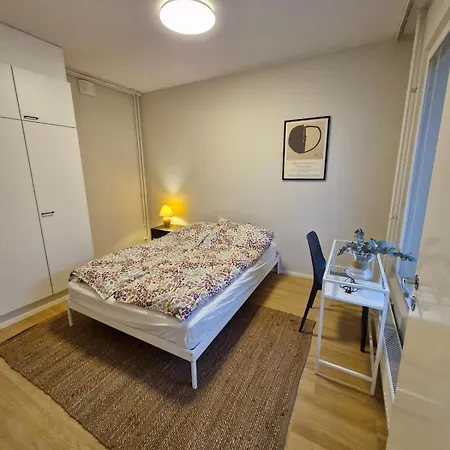 Daire Cozy Two-bedroom With Sauna *